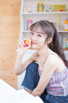 亲嘴伸进内衣揉胸口激烈视频